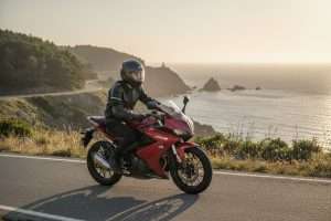 Moto 50cc sportive : l’aventure sur deux roues dès 14 ans