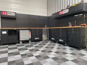 Dalles de garage en polypropylène : quels critères techniques vérifier avant de choisir ?