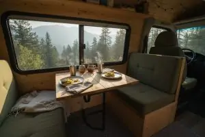 Montage lit dinette camping car Fiat Ducato : les étapes